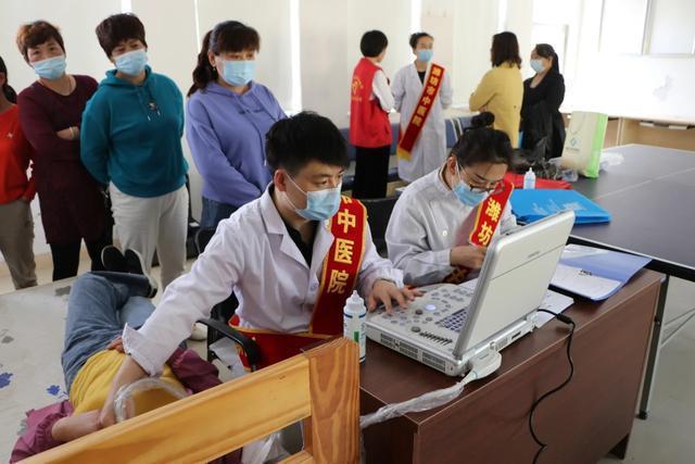 專家健康講座,便民義診,健康咨詢……"家門口"來(lái)了好多專家